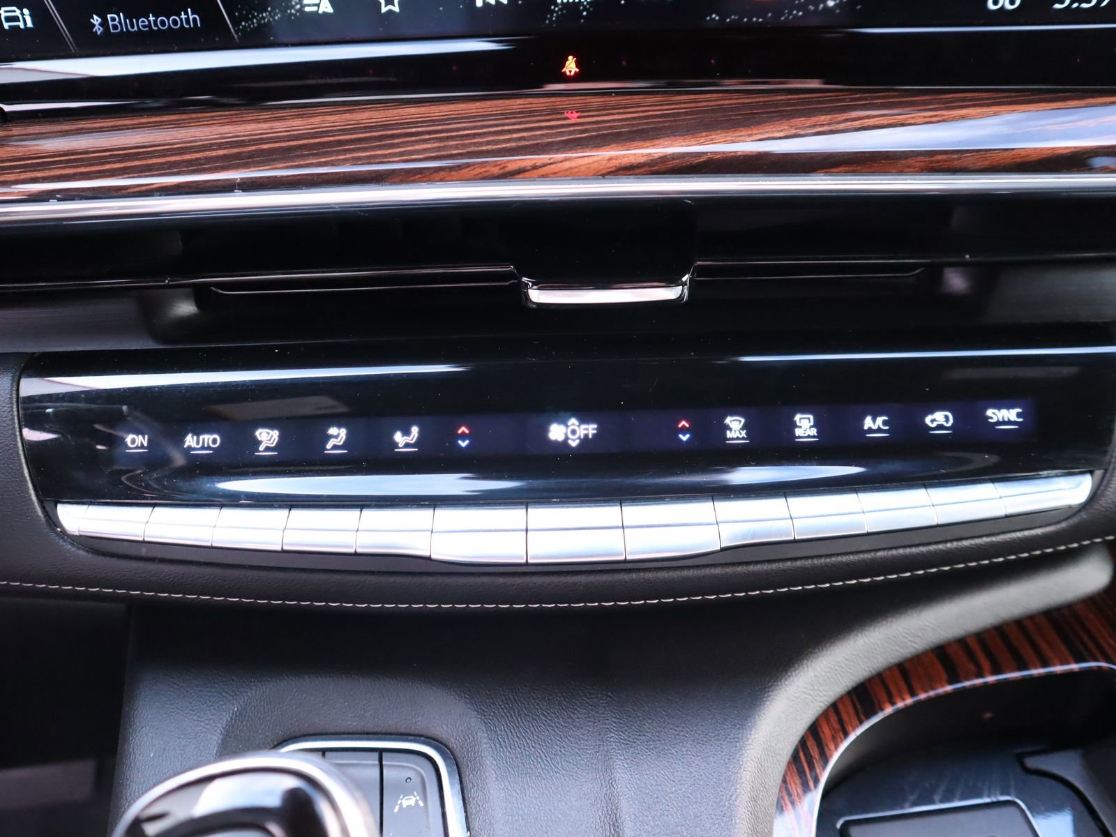 Used 2021 Cadillac Escalade ESV Premium Luxury w/ Driver Assist Tech Package AWD/4WD image 43
