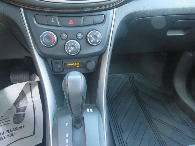 Used 2018 Chevrolet Trax LS w/ LPO, Protection Package AWD/4WD image 18