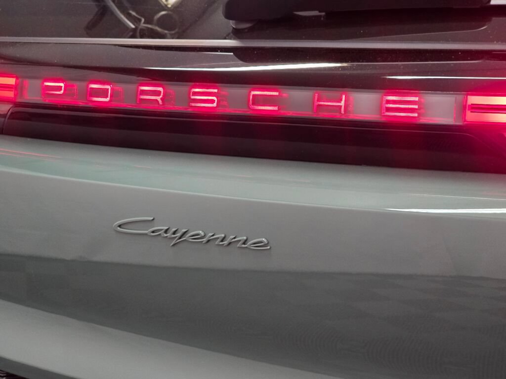 New 2026 Porsche Cayenne Electric AWD/4WD image 35