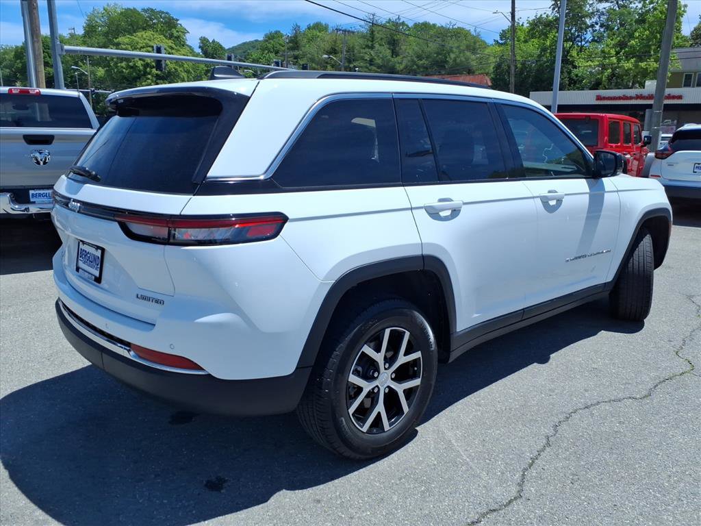 Used 2025 Jeep Grand Cherokee Limited AWD/4WD image 4