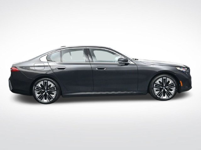 New 2026 BMW i5 eDrive40 AWD/4WD image 3