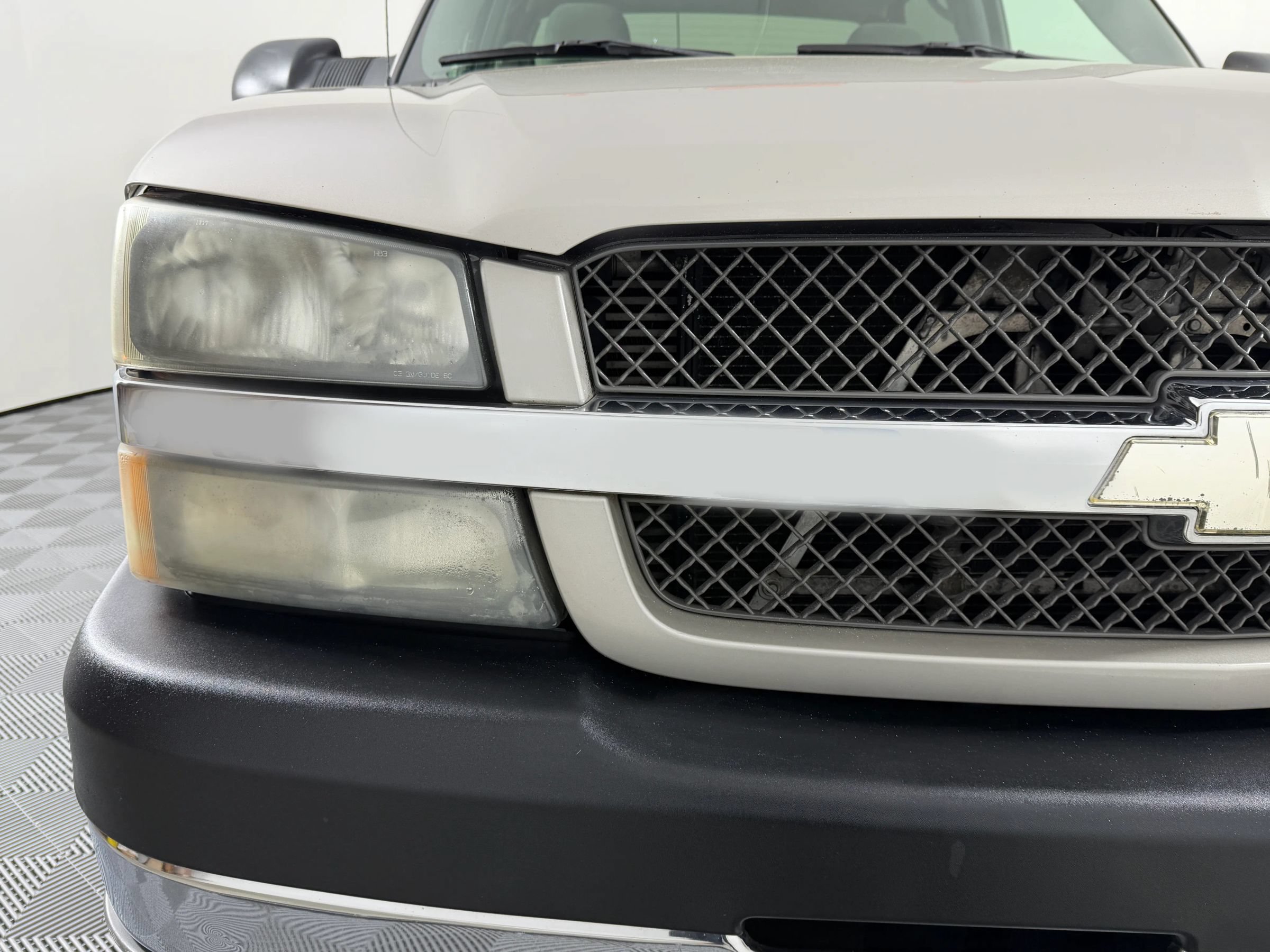 Used 2004 Chevrolet Silverado 3500 LS w/ Heavy-Duty Power Package RWD image 4