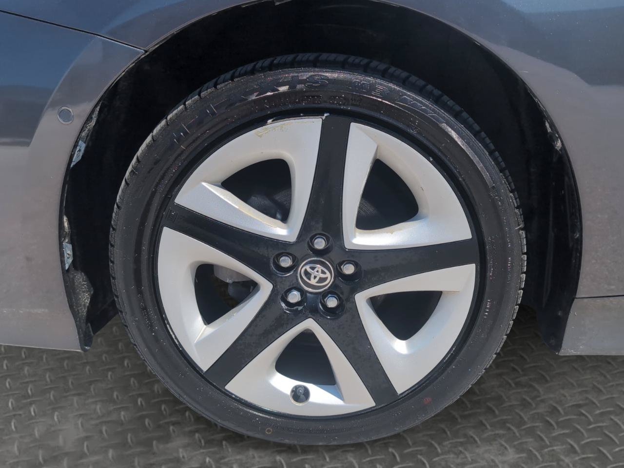 Used 2017 Toyota Prius Three Touring FWD image 29