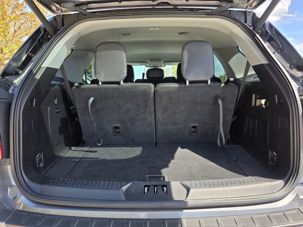 Used 2021 Ford Explorer XLT w/ Equipment Group 202A image 16