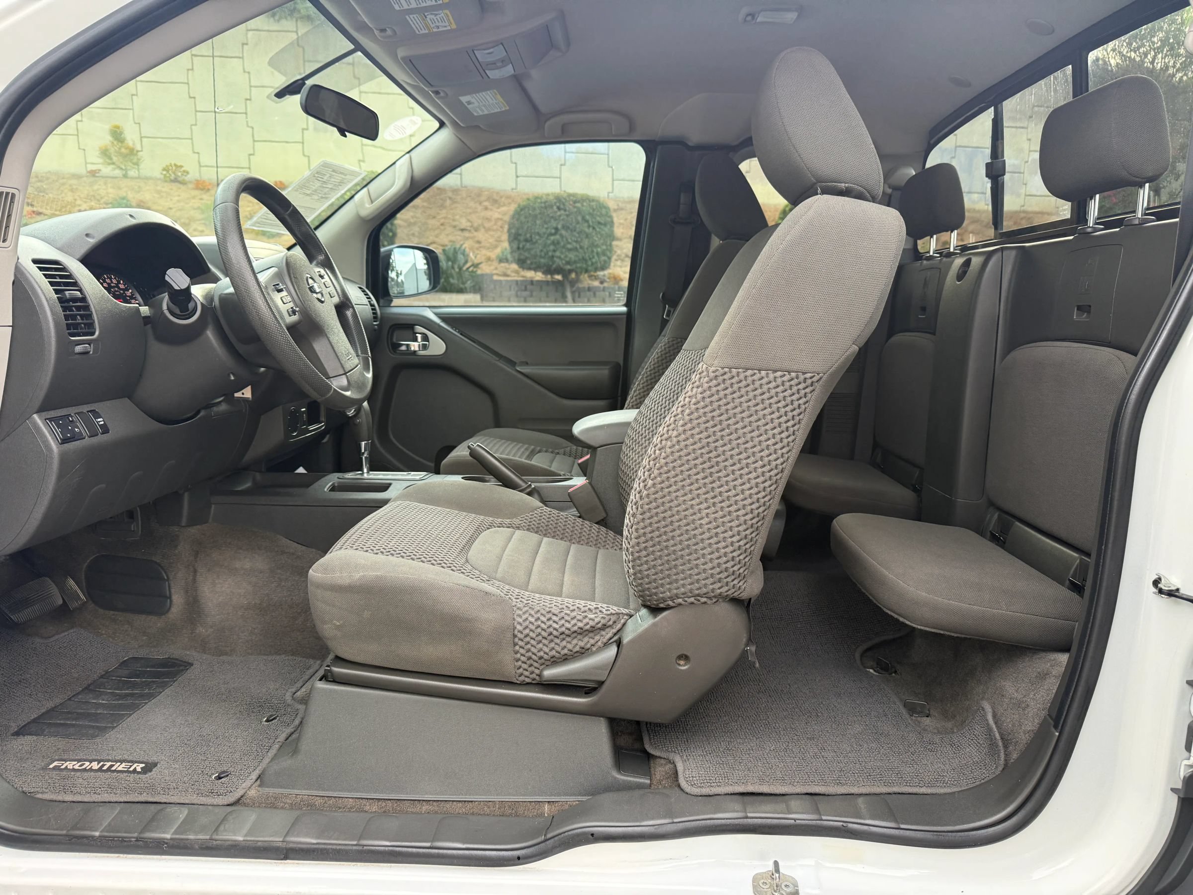 Used 2018 Nissan Frontier SV RWD image 10