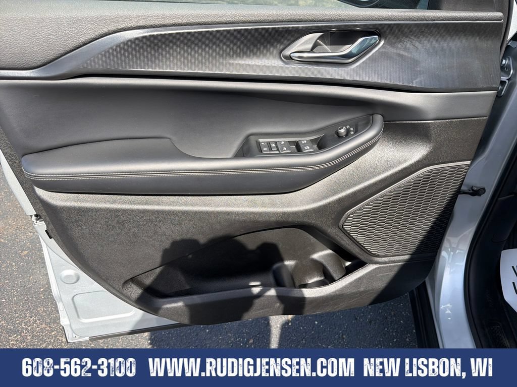 Used 2025 Jeep Grand Cherokee Altitude AWD/4WD image 10