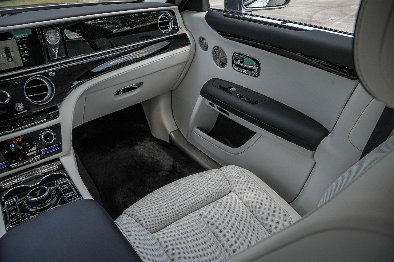 New 2025 Rolls-Royce Ghost image 38
