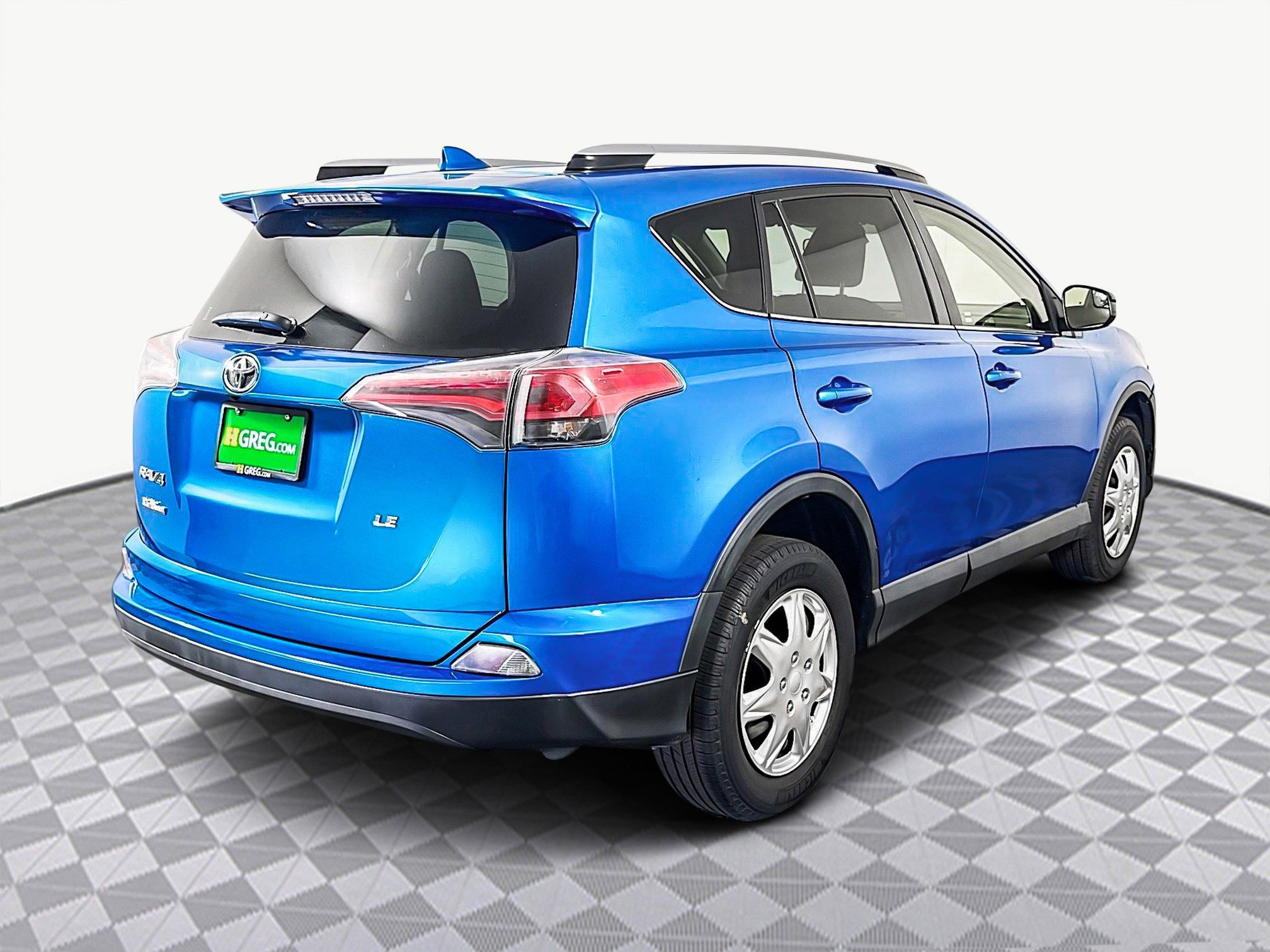 Used 2018 Toyota RAV4 LE image 10