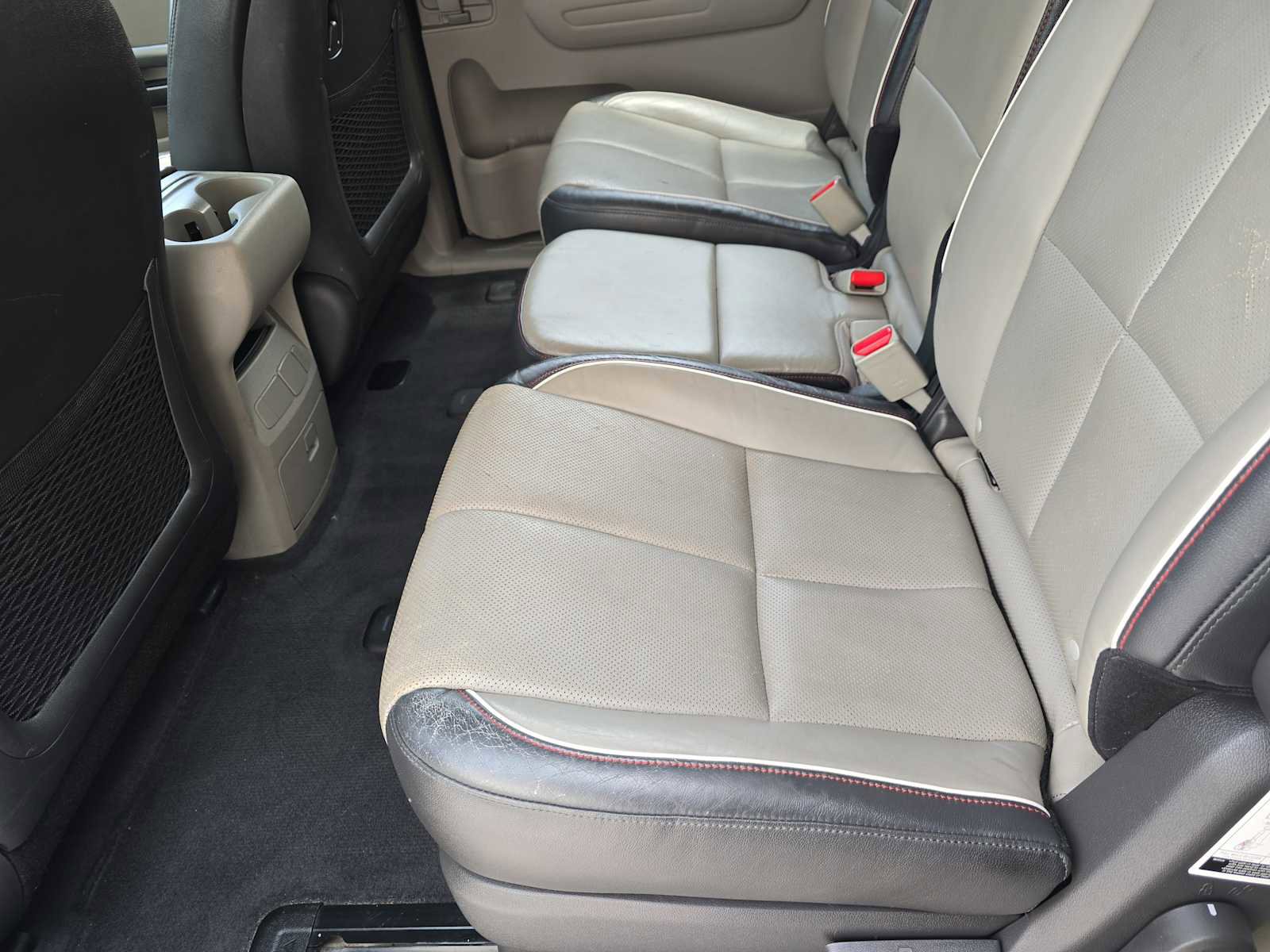 Used 2016 Kia Sedona LX w/ LX Essentials Premium Package FWD image 12