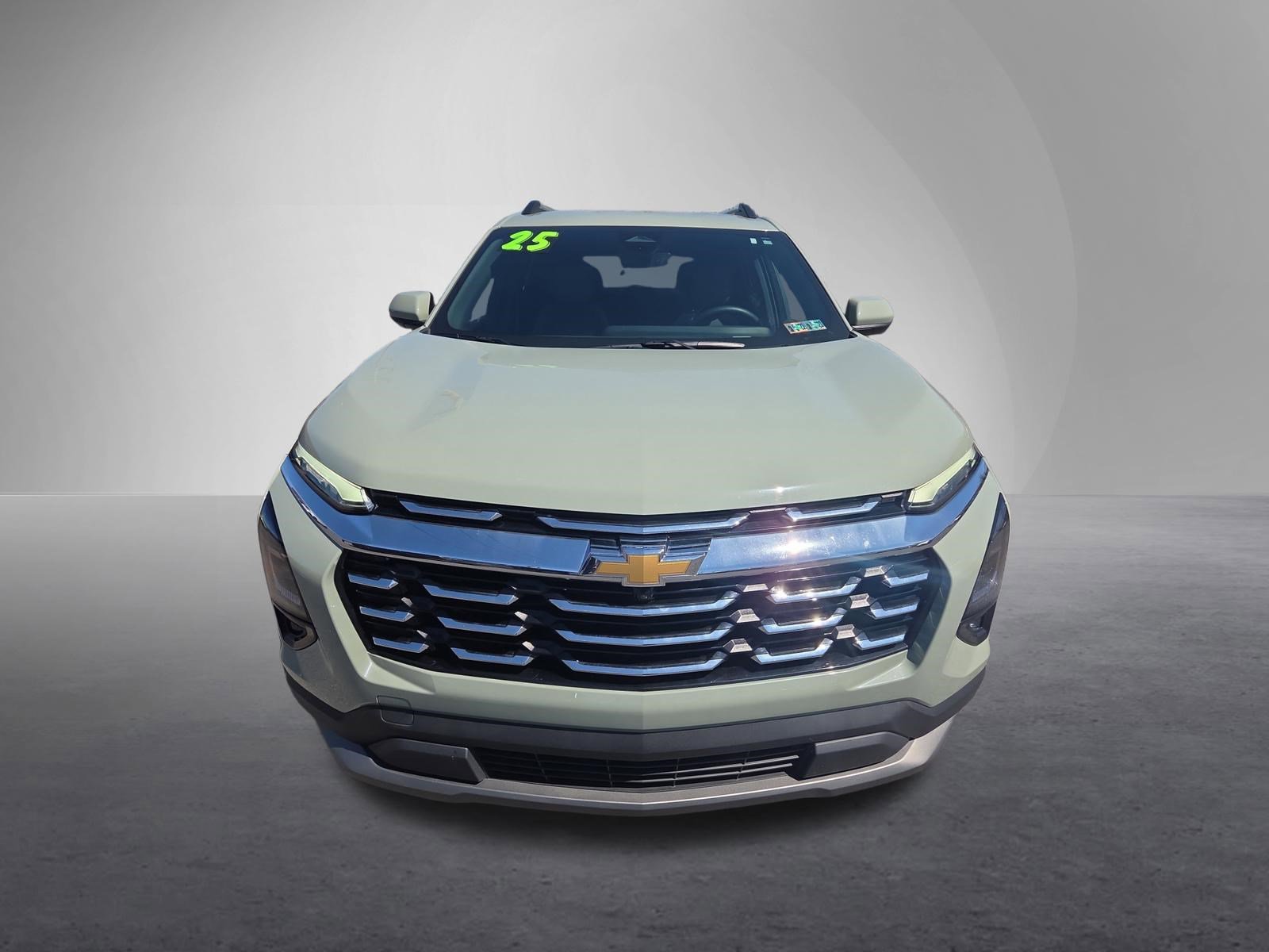 Used 2025 Chevrolet Equinox LT w/ Convenience Package II image 9