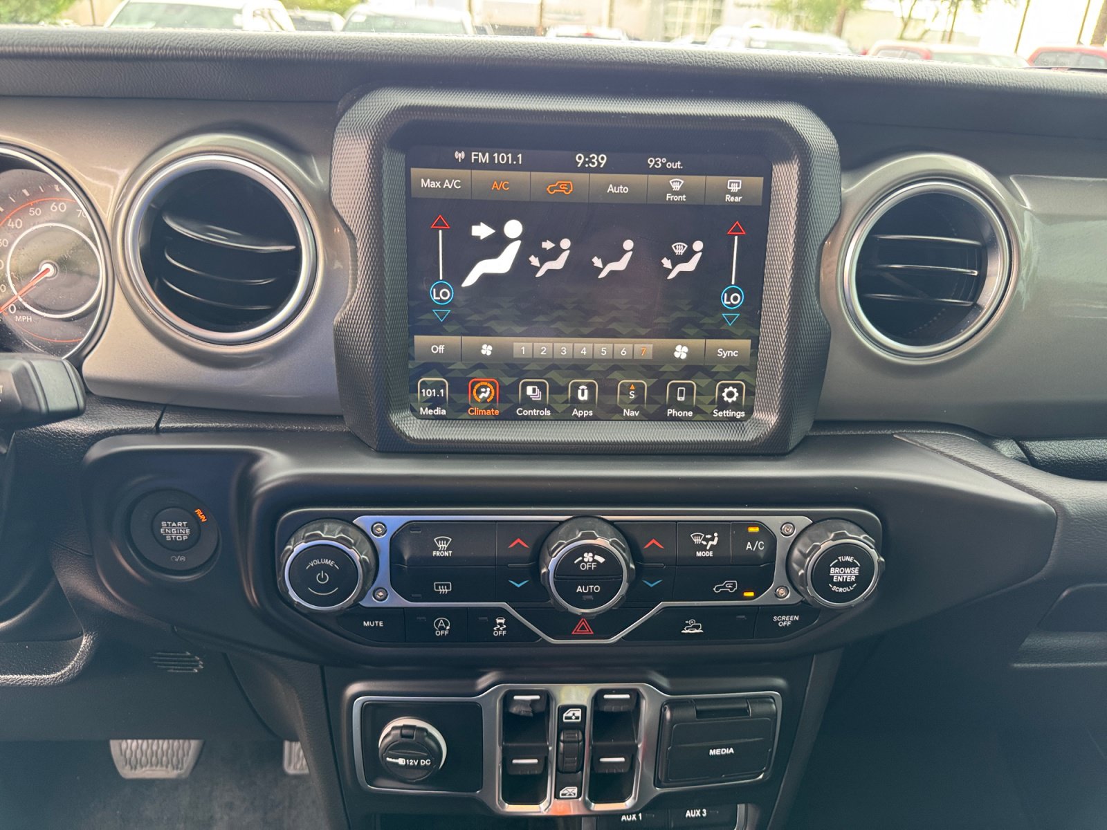 Used 2023 Jeep Wrangler Unlimited Sahara AWD/4WD image 20