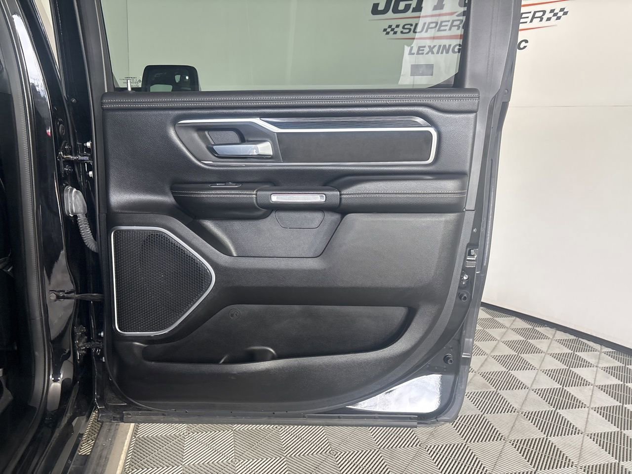 Used 2023 RAM 1500 Laramie AWD/4WD image 24