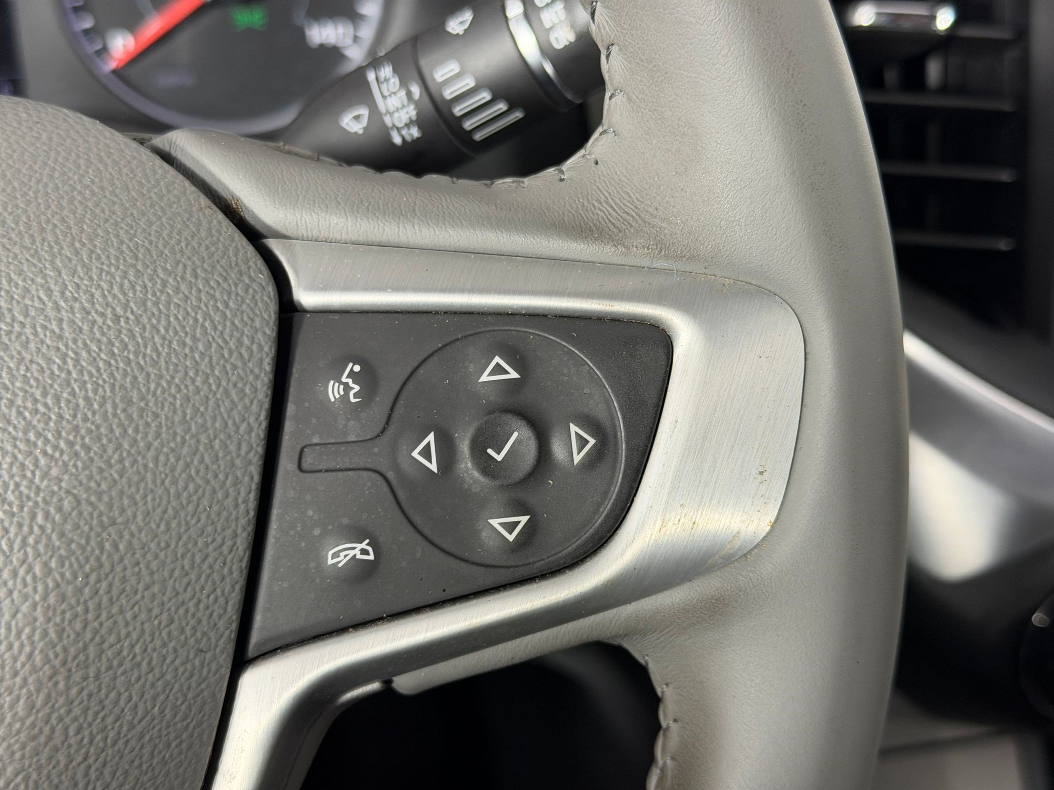 Used 2019 GMC Acadia SLE FWD image 27