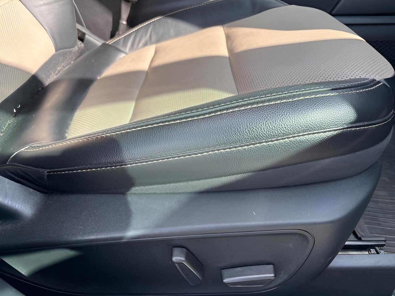 Used 2021 Ford Escape Titanium w/ Titanium Premium Package image 10