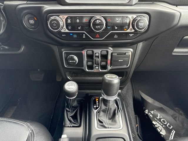 Used 2023 Jeep Wrangler Unlimited Sahara w/ Cold Weather Group AWD/4WD image 16