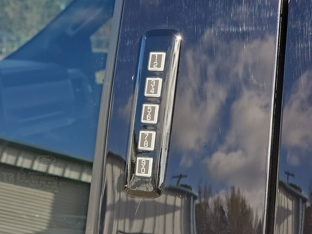 Used 2024 Ford F150 Platinum w/ FX4 Off-Road Package image 9