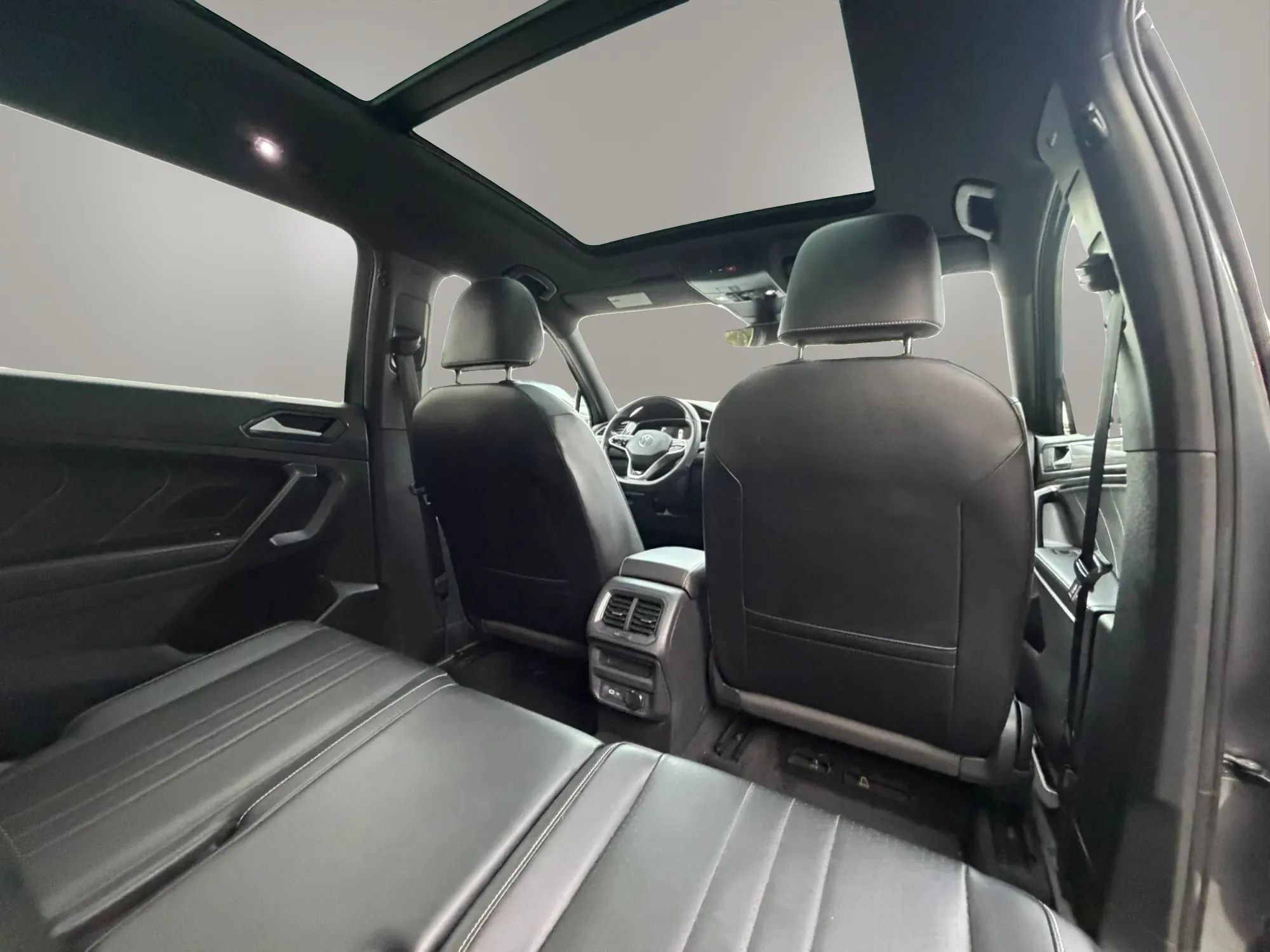 Used 2022 Volkswagen Tiguan SE R-Line FWD image 22