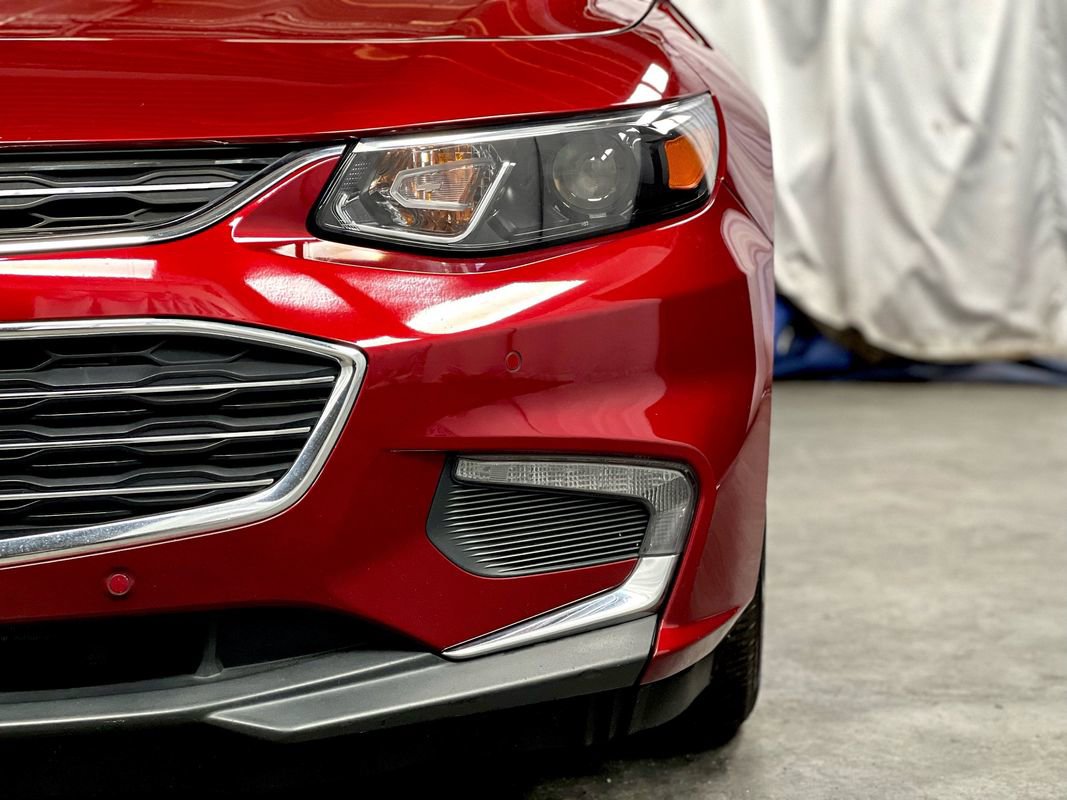 Used 2018 Chevrolet Malibu LT w/ Driver Confidence Package image 3