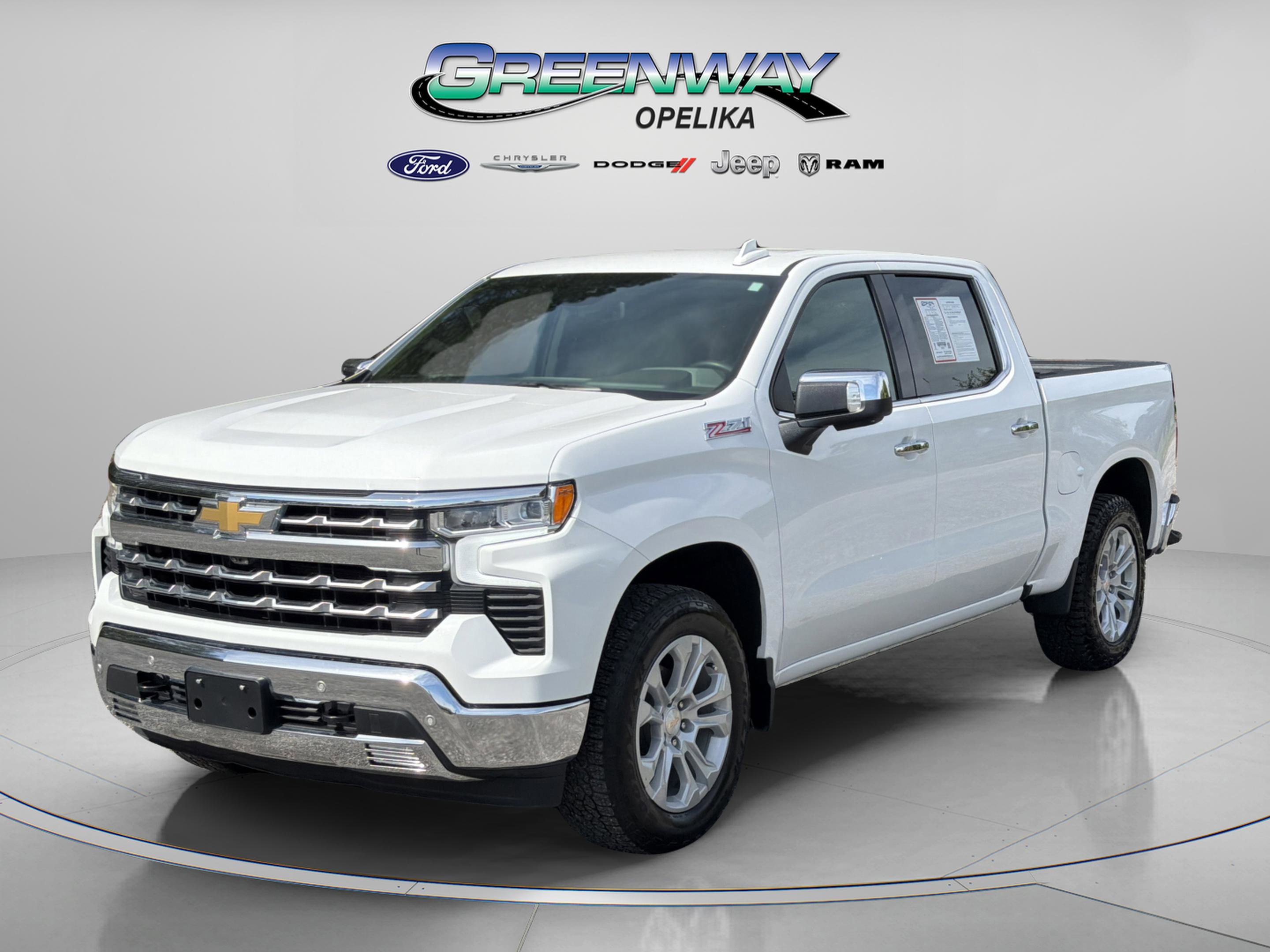 Used 2023 Chevrolet Silverado 1500 LTZ AWD/4WD image 3