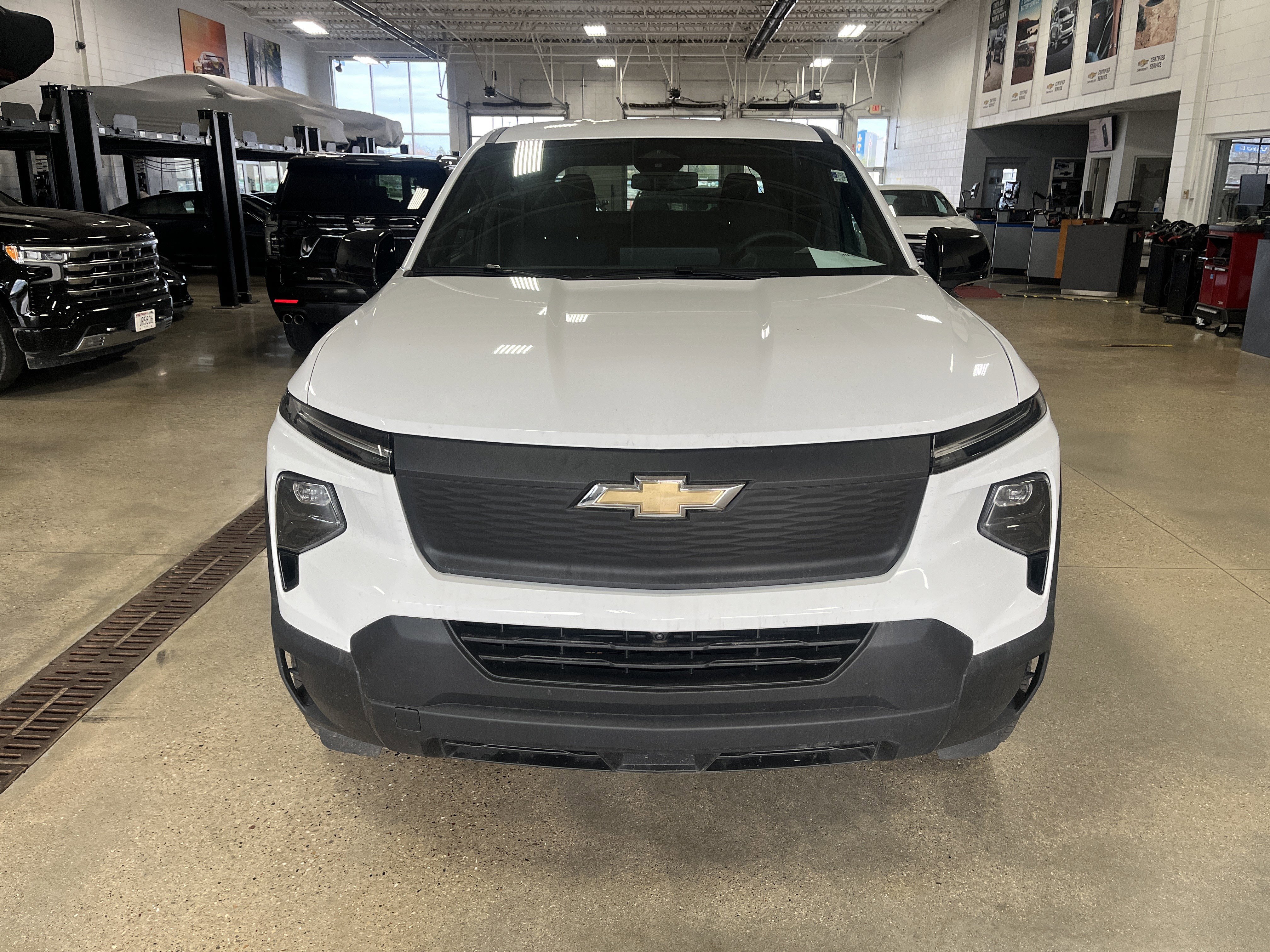 Used 2025 Chevrolet Silverado EV W/T AWD/4WD image 2