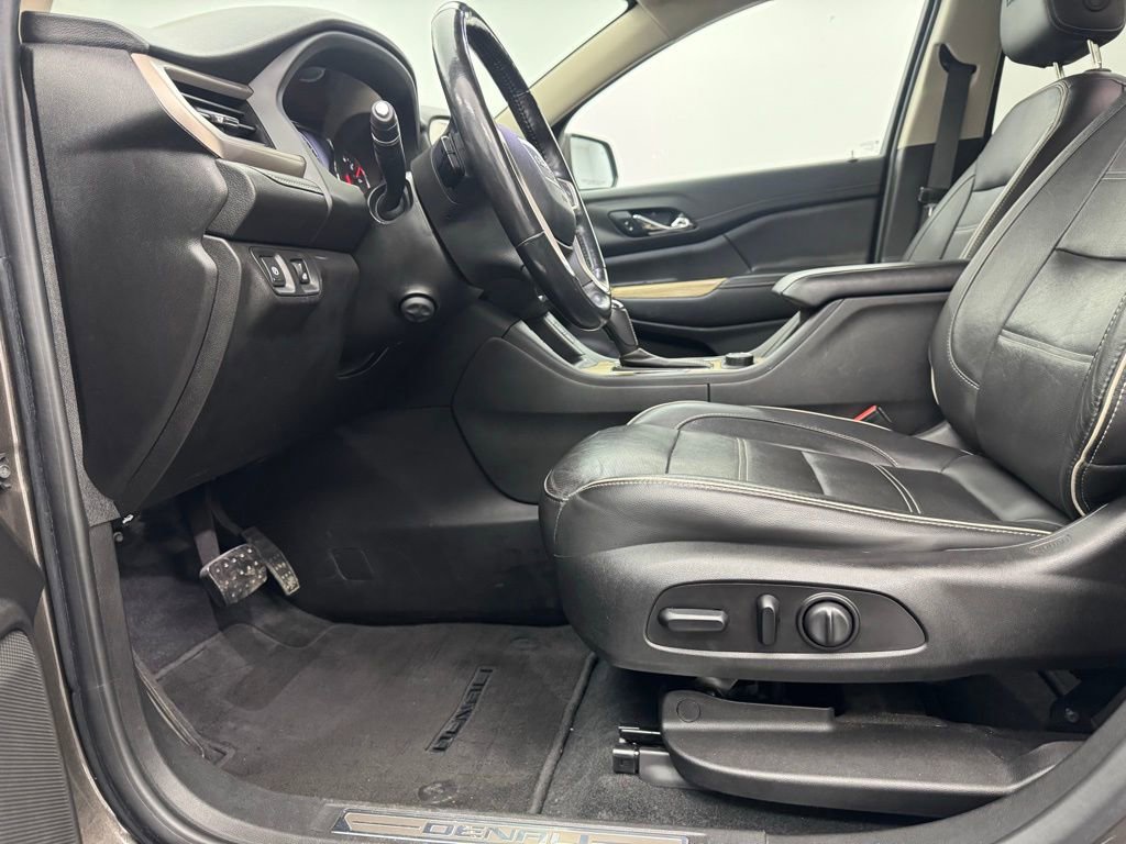 Used 2019 GMC Acadia Denali image 18
