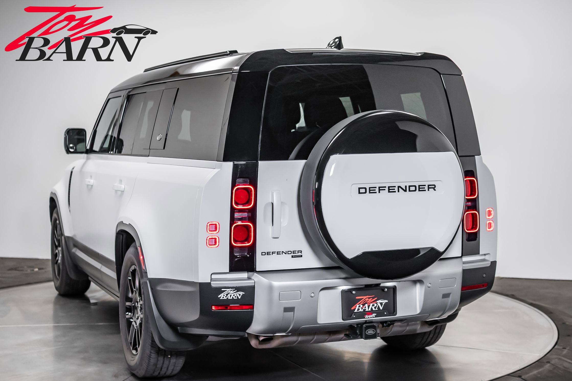 Used 2023 Land Rover Defender 130 SE image 11