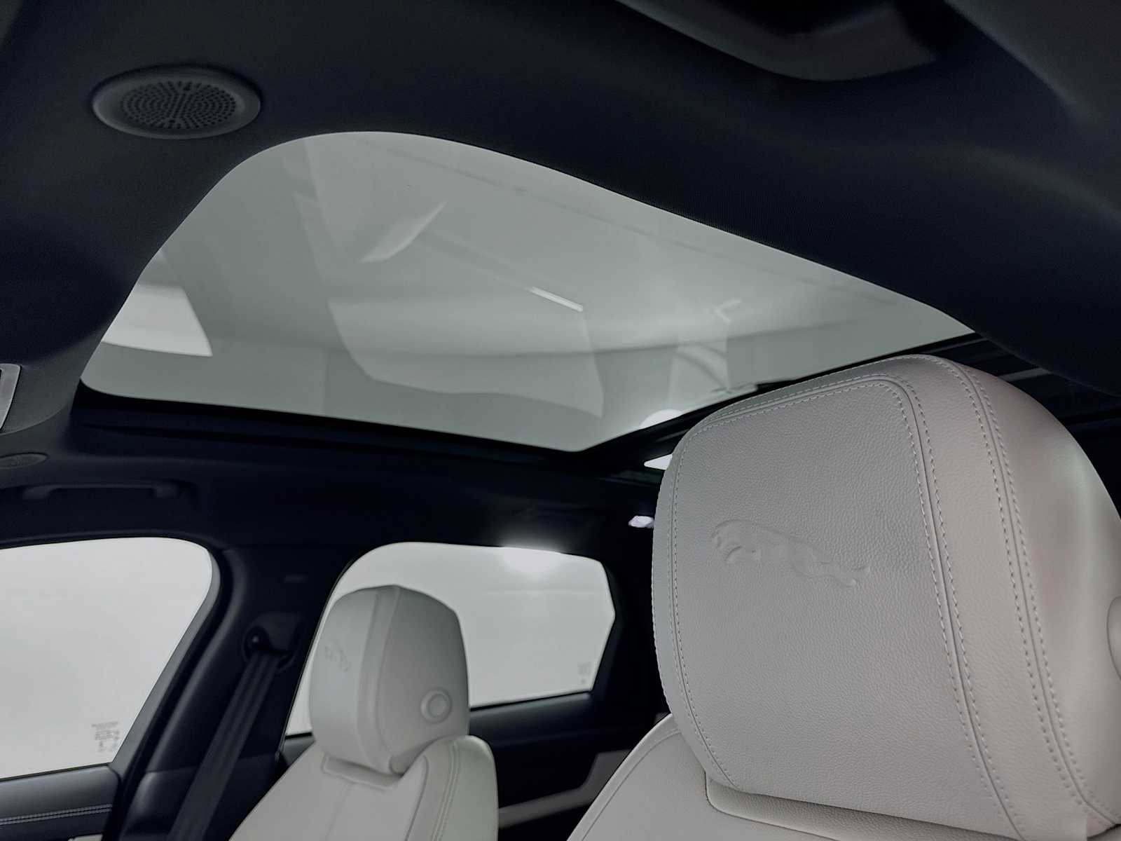 New 2025 Jaguar F-PACE R-Dynamic S image 11