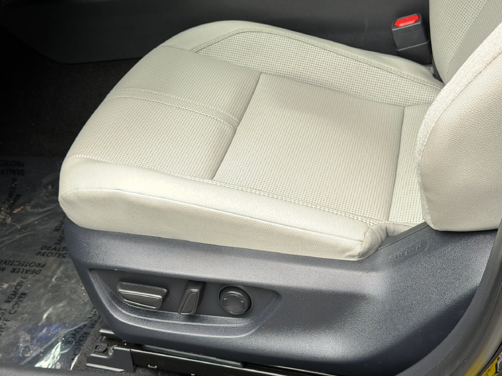 Used 2025 Toyota Camry XLE FWD image 21
