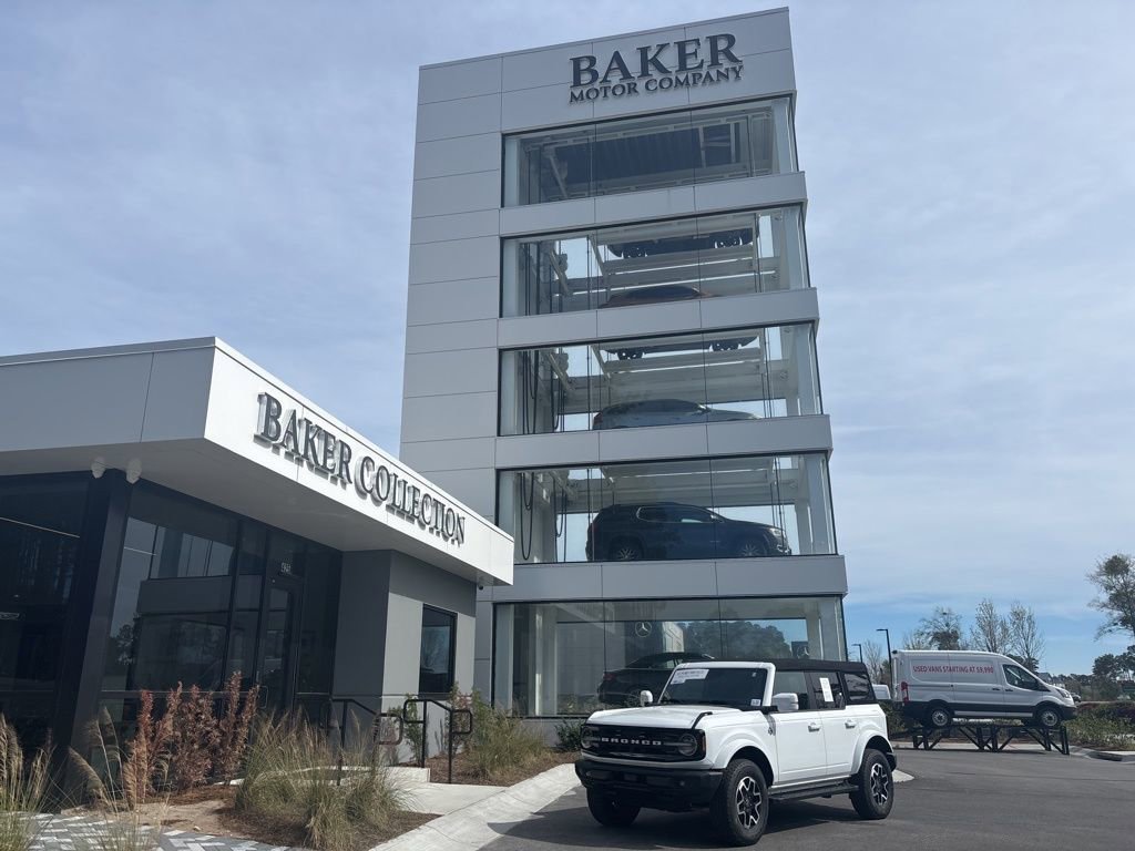 Used 2022 Ford Bronco Outer Banks image 2