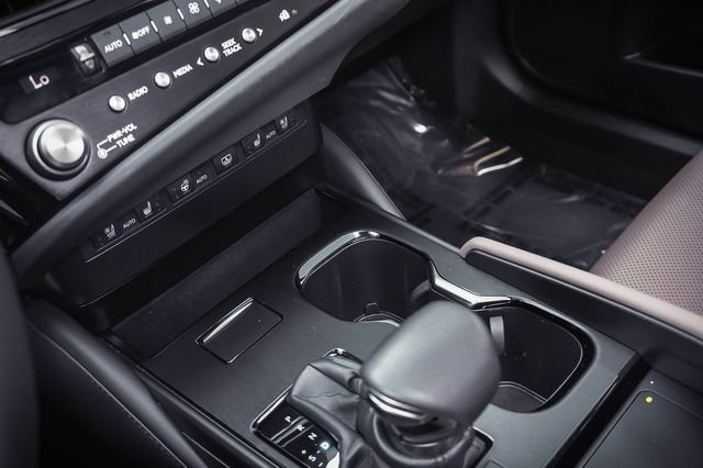 Certified 2024 Lexus ES 300h w/ Premium Package FWD image 17