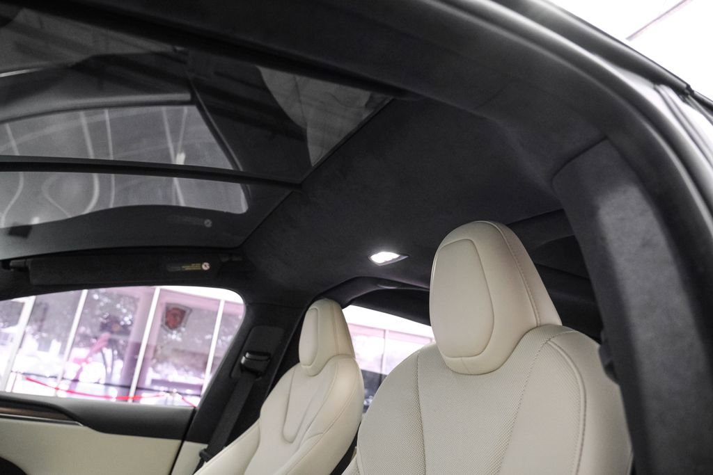 Used 2023 Tesla Model X image 6