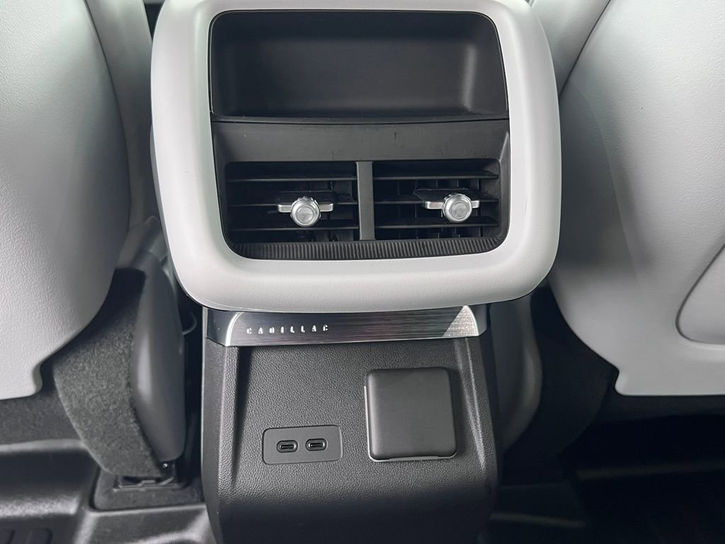 Certified 2024 Cadillac Lyriq Luxury AWD/4WD image 32