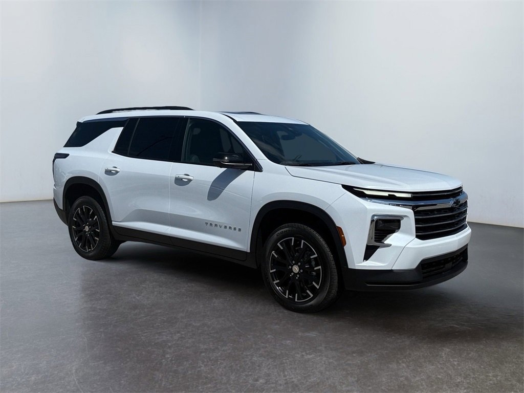 New 2026 Chevrolet Traverse LT w/ Sun and Wheel Package