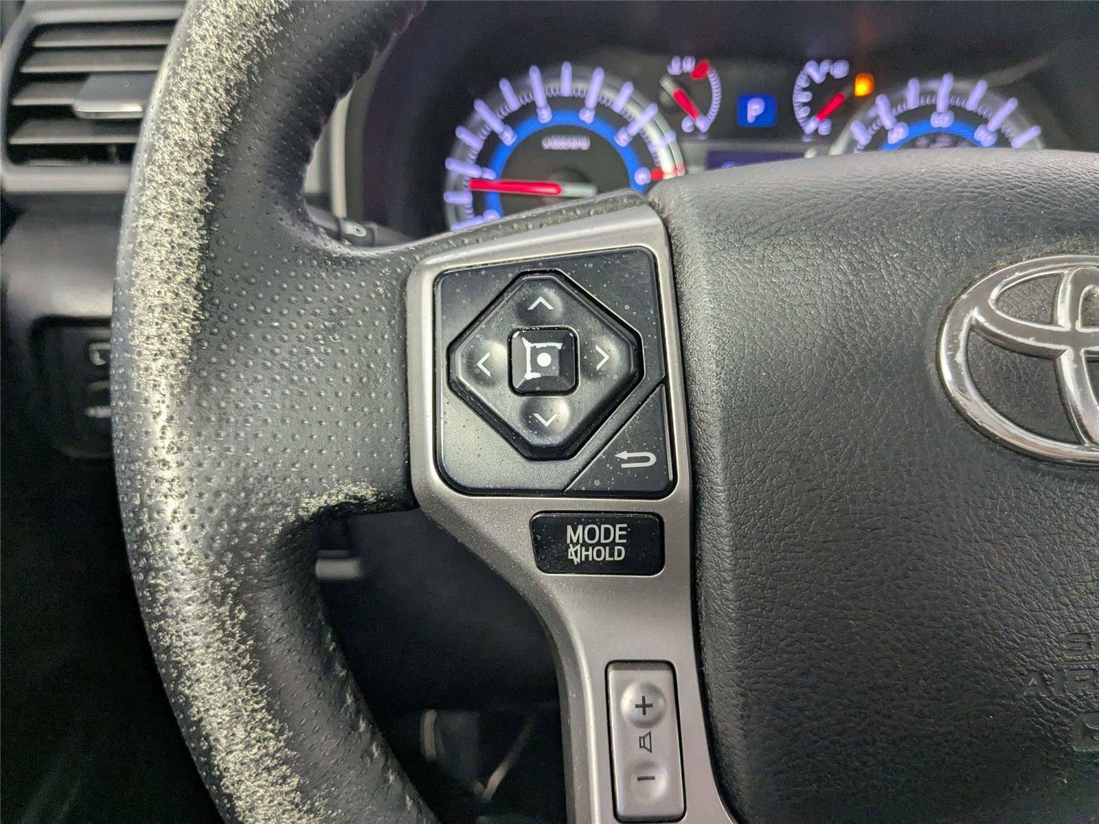Used 2014 Toyota 4Runner SR5 AWD/4WD image 18