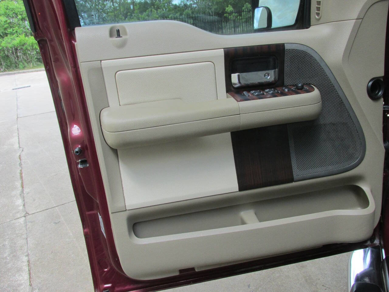 Used 2006 Lincoln Mark LT 2WD image 12