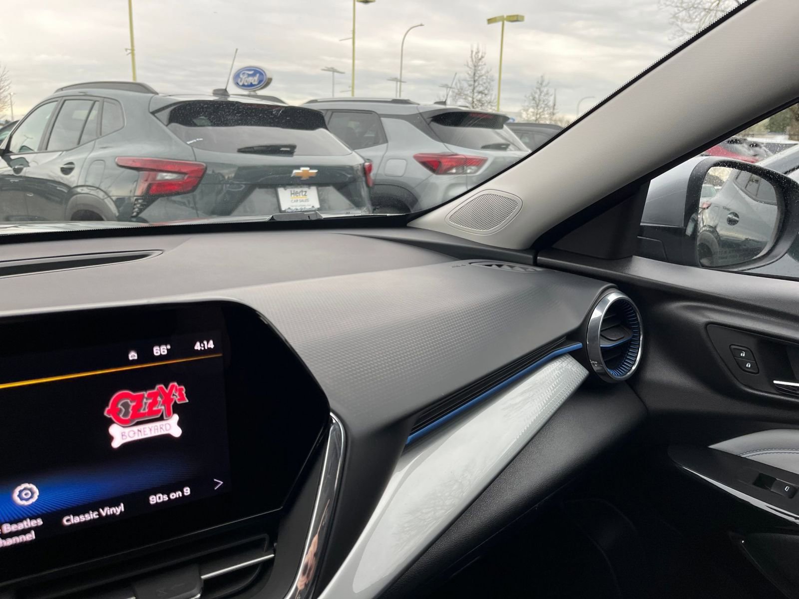 Used 2025 Chevrolet Trax LT FWD image 34