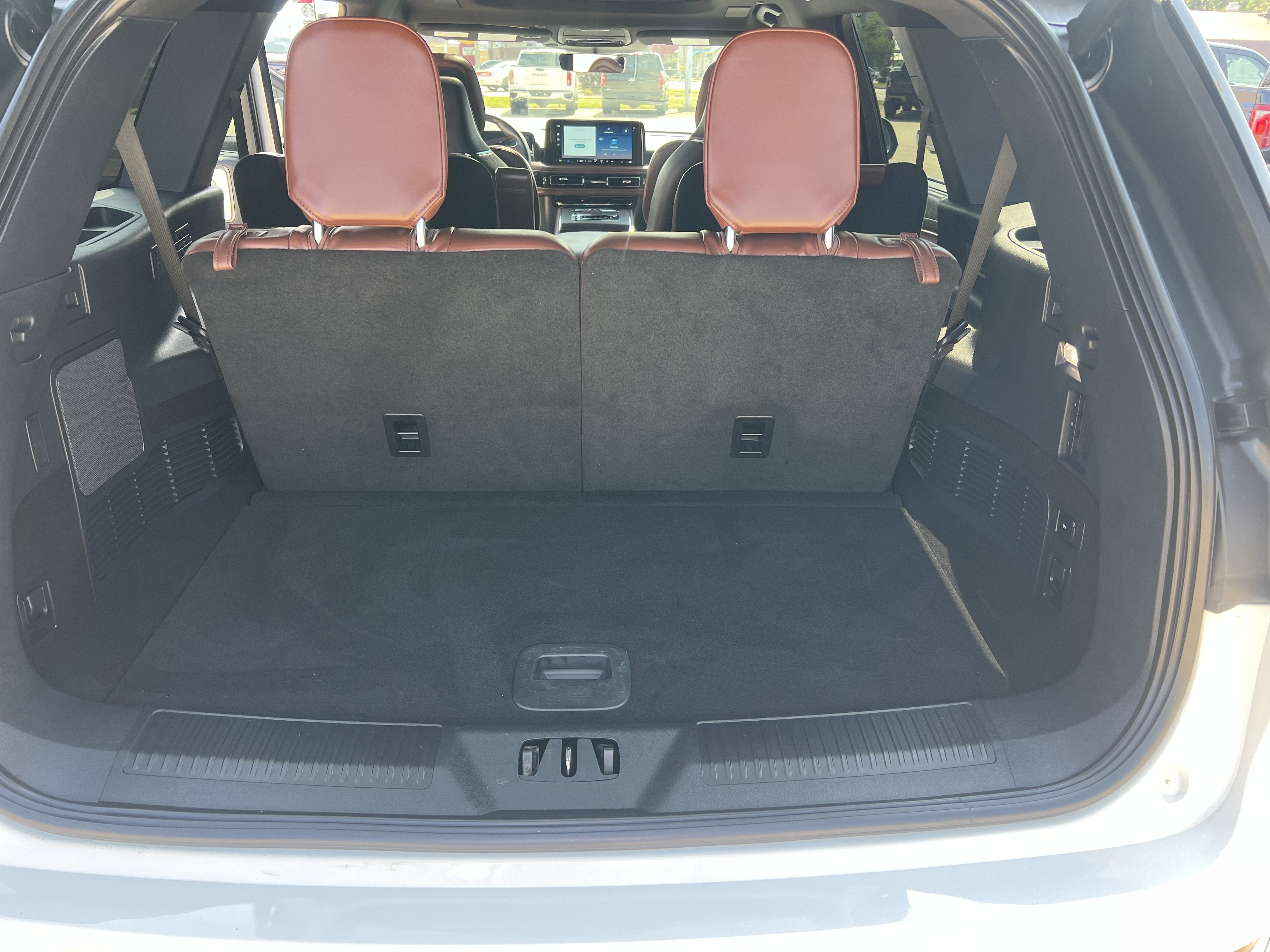 Used 2025 Lincoln Aviator Reserve w/ Equipment Group 201A AWD/4WD image 23