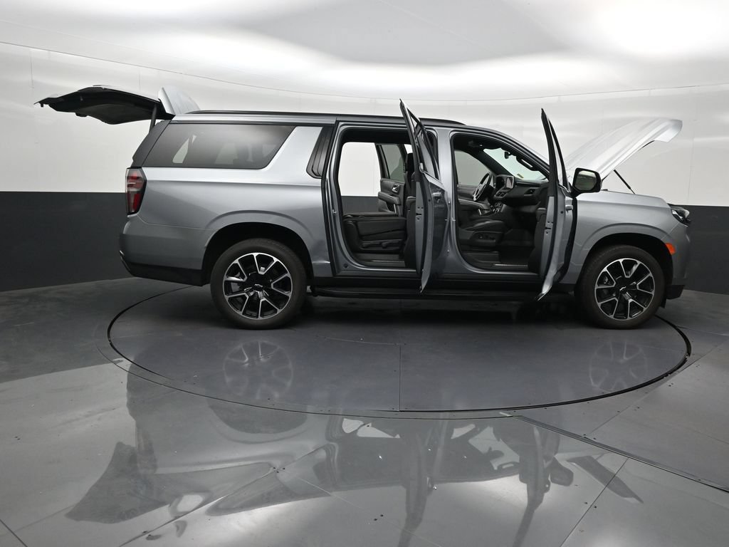 Used 2024 Chevrolet Suburban RST w/ Luxury Package RWD image 34
