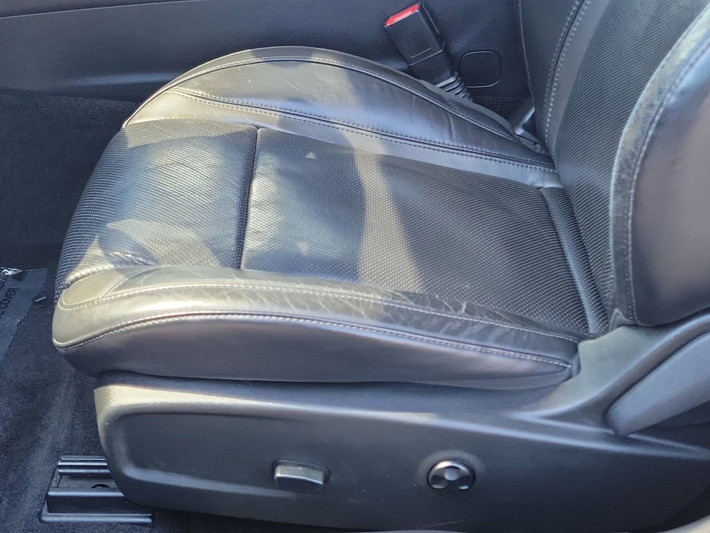 Used 2015 Dodge Challenger SXT Plus image 16