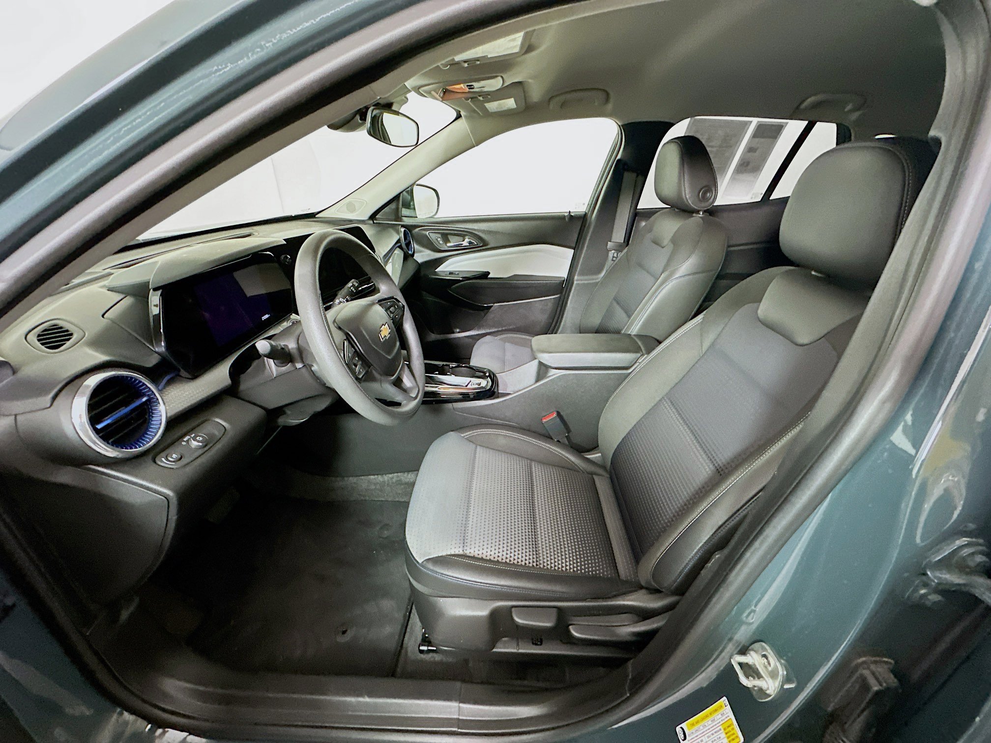 Used 2025 Chevrolet Trax LT image 13