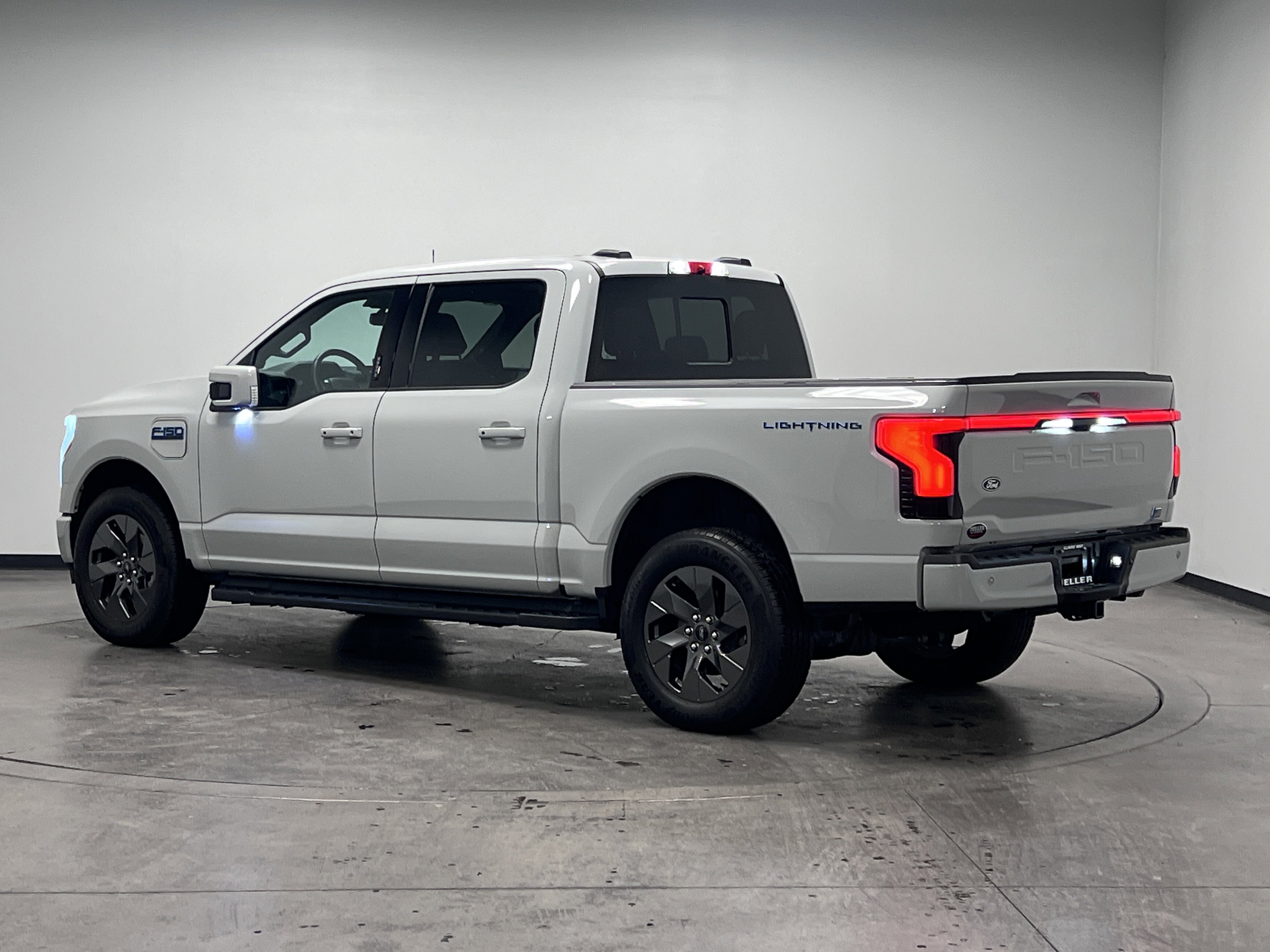 Used 2024 Ford F150 Lightning Lariat AWD/4WD image 6