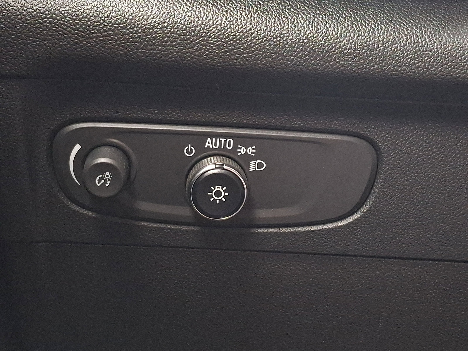 Used 2022 Buick Envision Preferred image 22