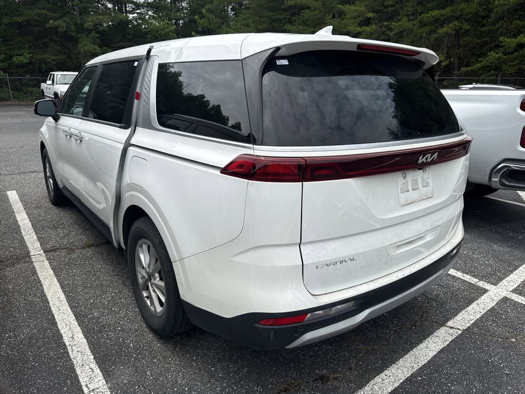 Used 2024 Kia Carnival LX FWD image 16