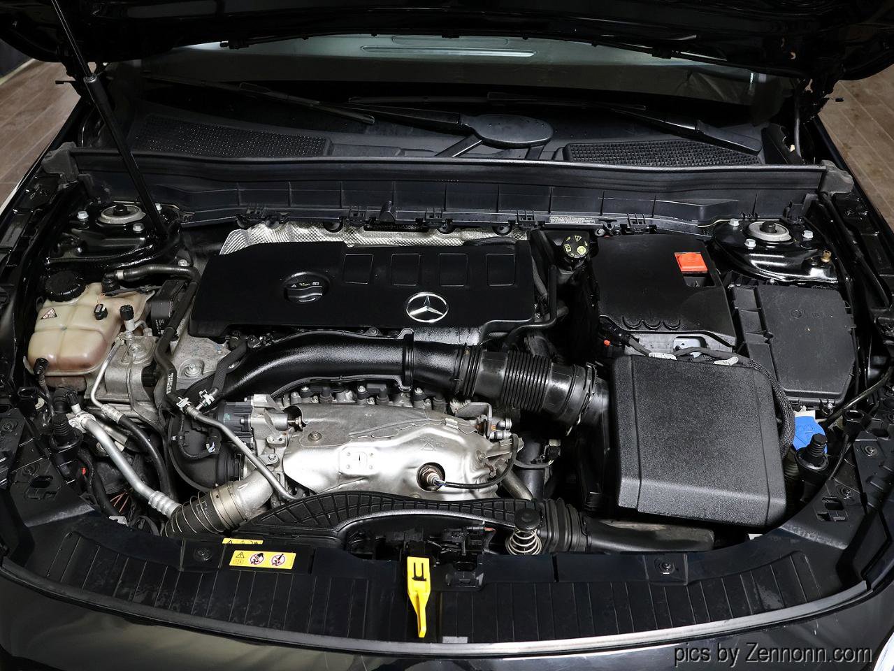 Used 2020 Mercedes-Benz GLB 250 4MATIC w/ Premium Package image 37