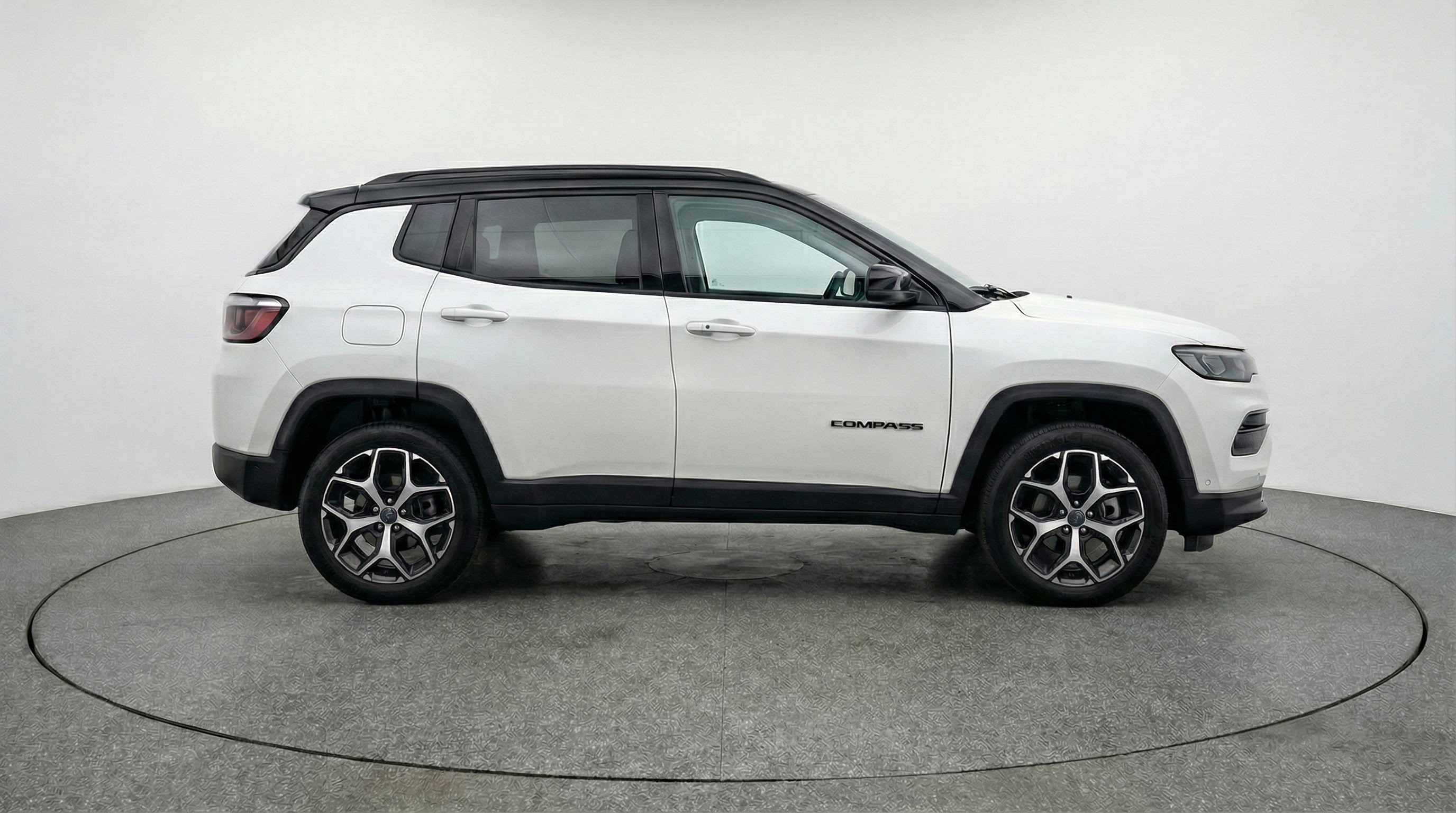 Used 2025 Jeep Compass Limited image 11
