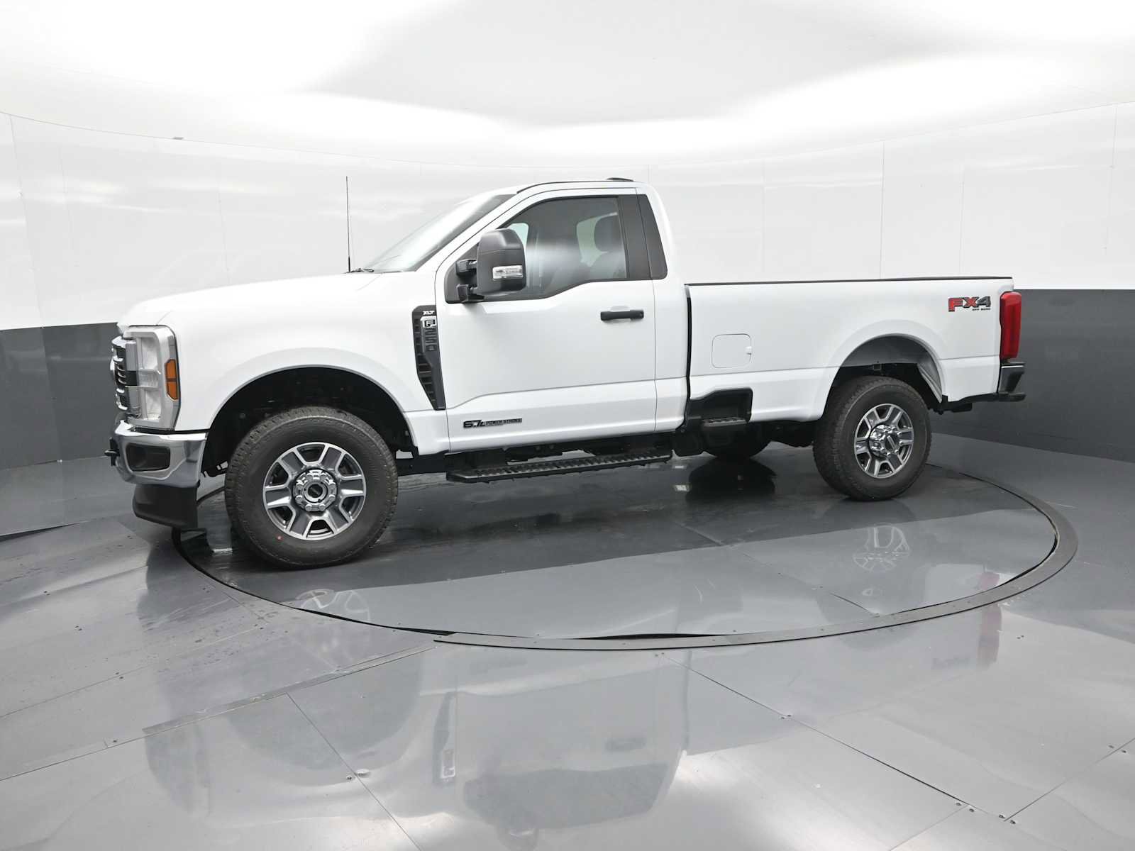 New 2025 Ford F250 XLT image 3