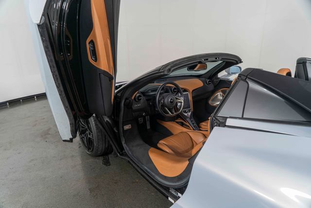 Used 2020 McLaren 720S Luxury RWD image 17