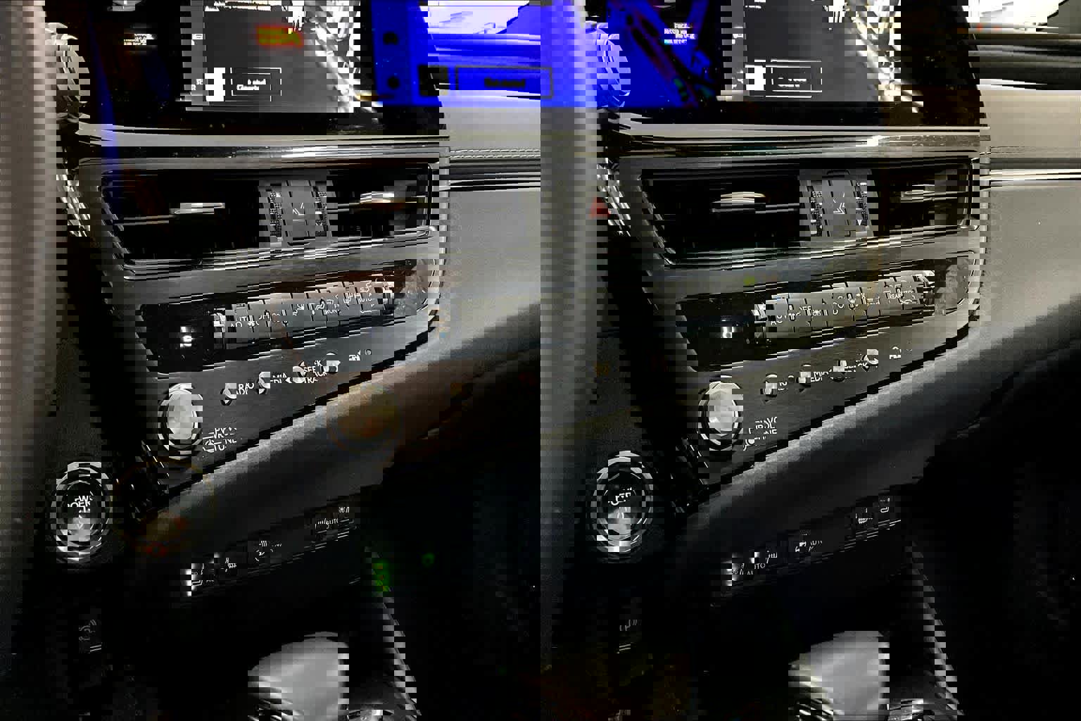 Used 2025 Lexus ES 300h w/ Premium Package image 35