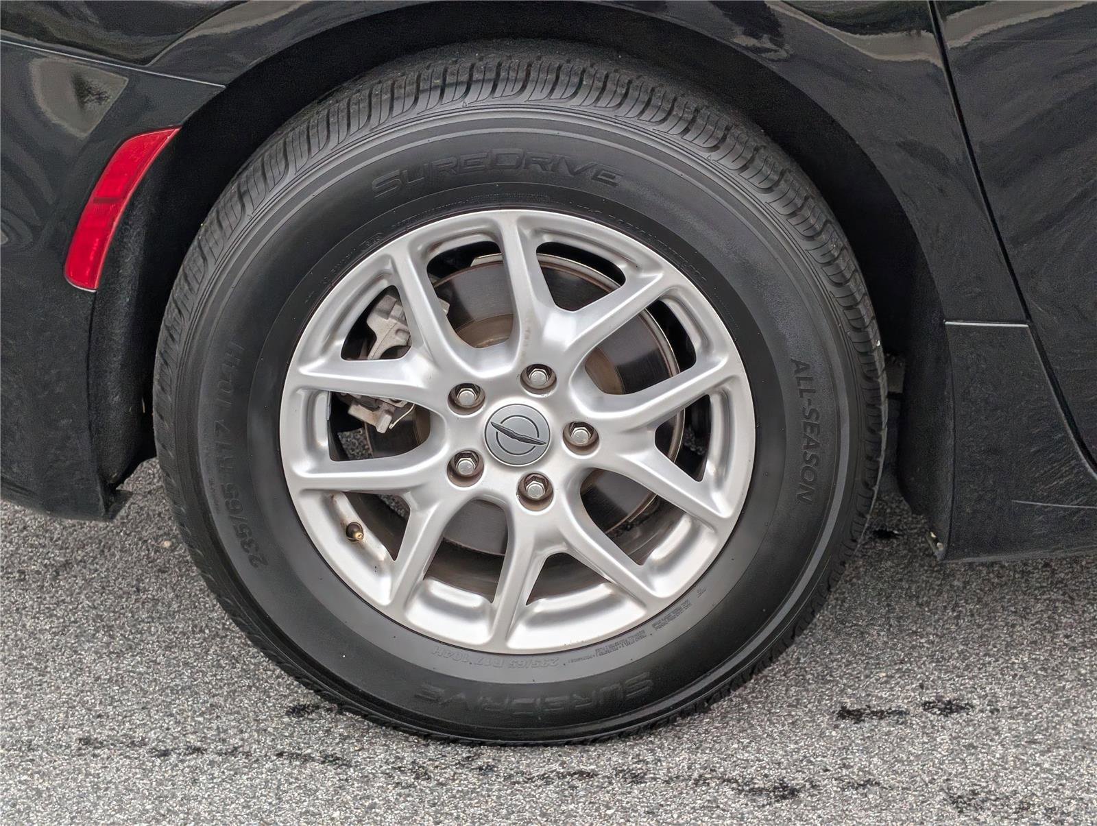 Used 2024 Chrysler Pacifica Touring-L image 9