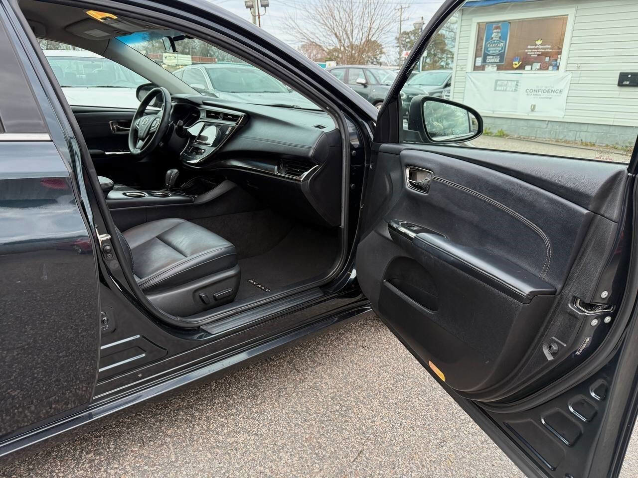 Used 2016 Toyota Avalon XLE image 17